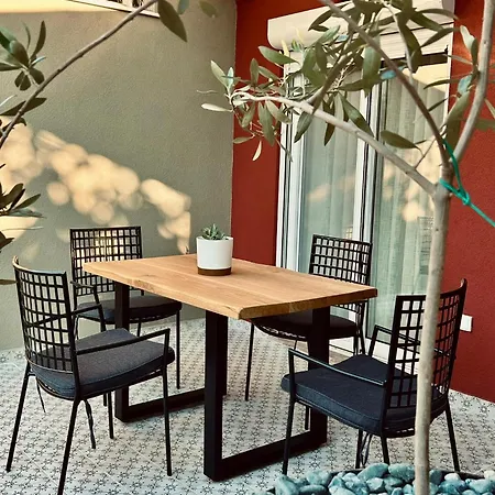 Nerita's Country Nea Tirins