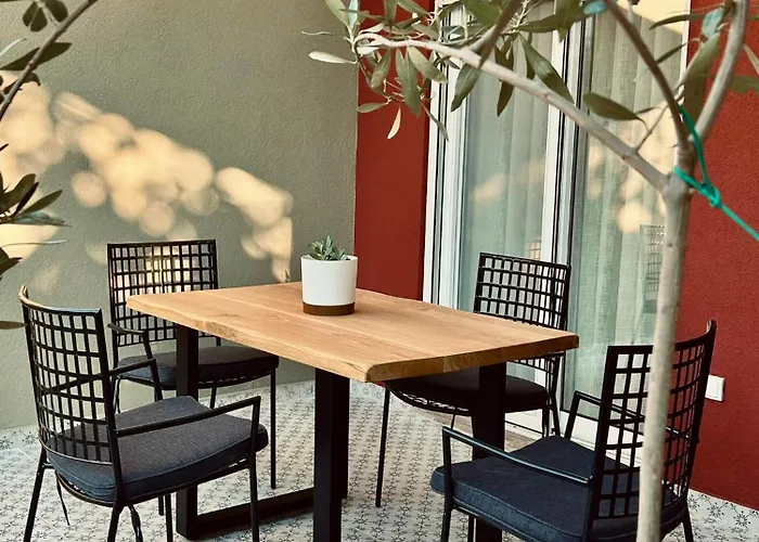 Nerita's Country Nea Tirins